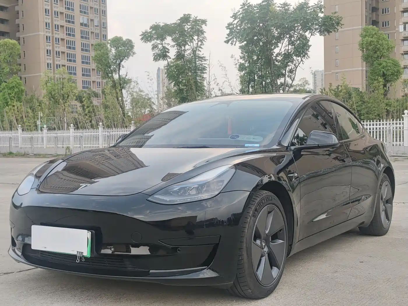 TESLA MODEL 3