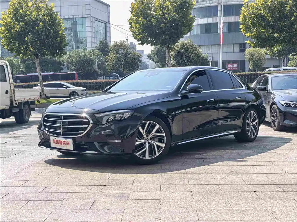 Фото 1 - Mercedes-Benz E-Class