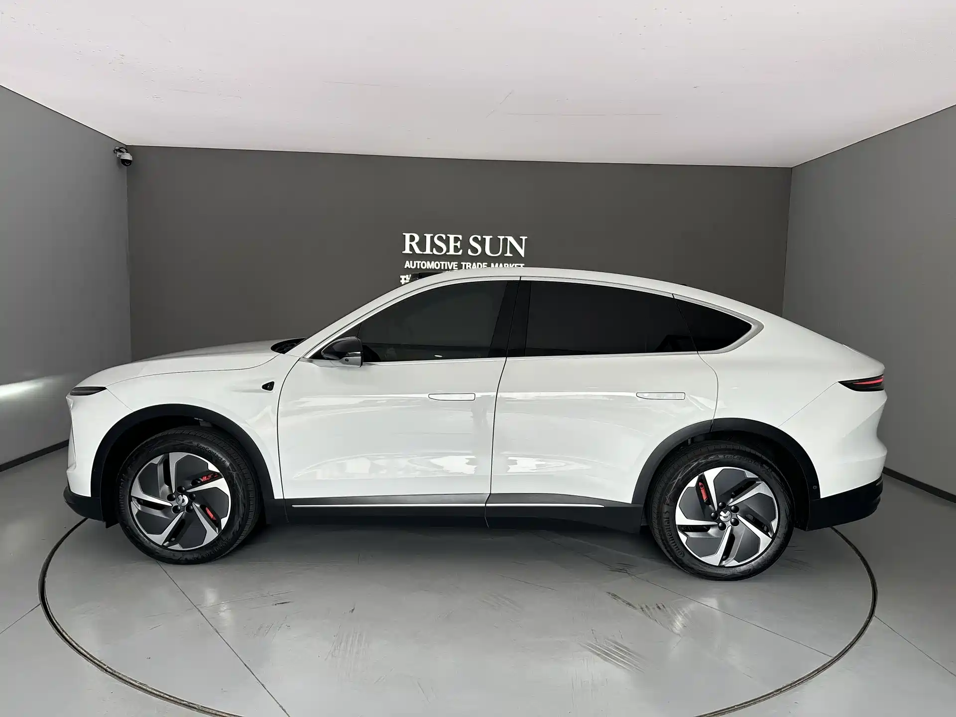 Фото 4 - NIO EC7