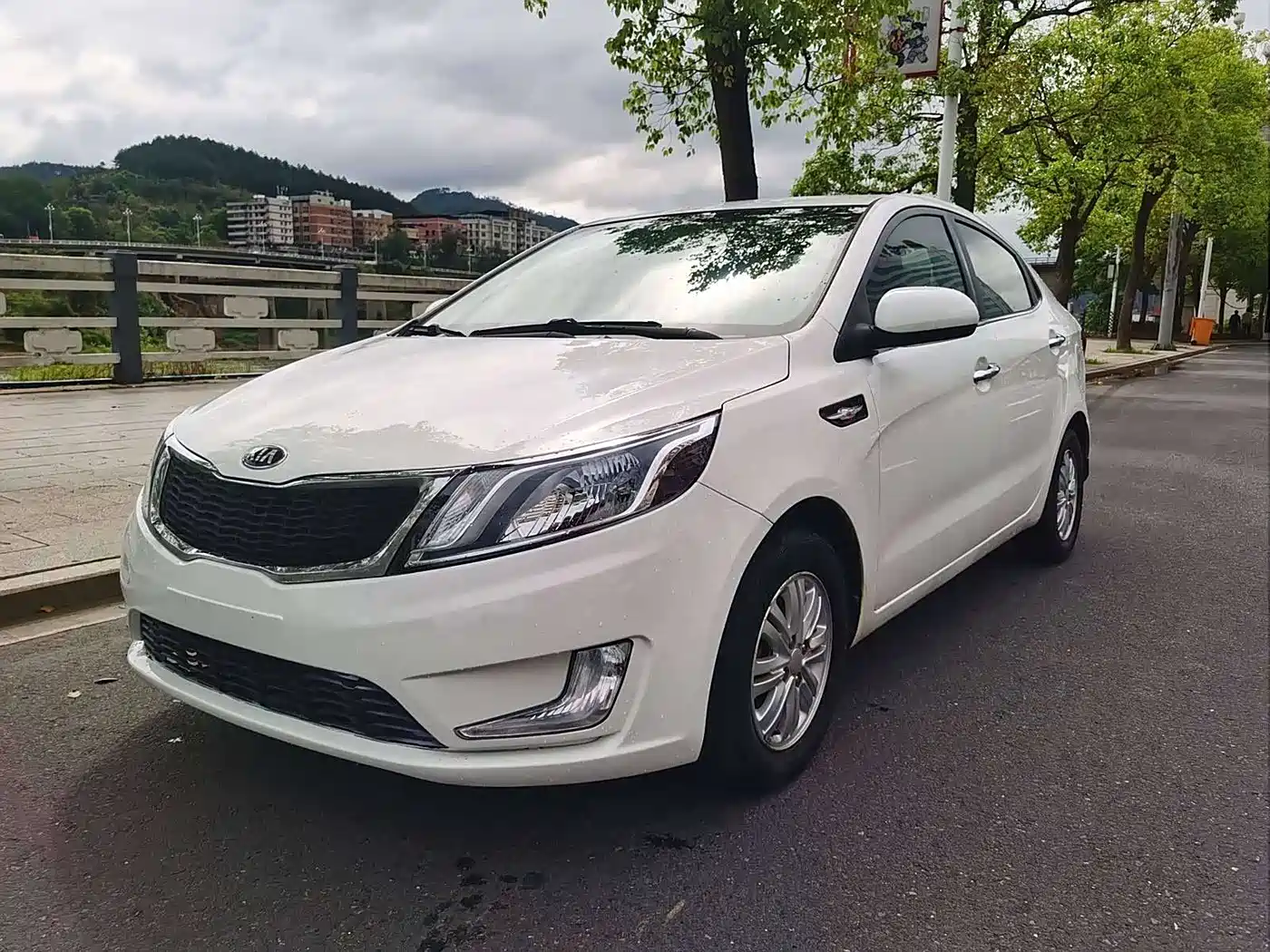 Kia K2 2012 Sedan 1.4L MT GLS Commemorative Edition