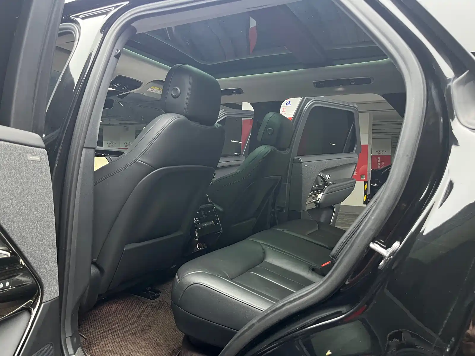 Photo 18 - Land Rover Range Rover Sport