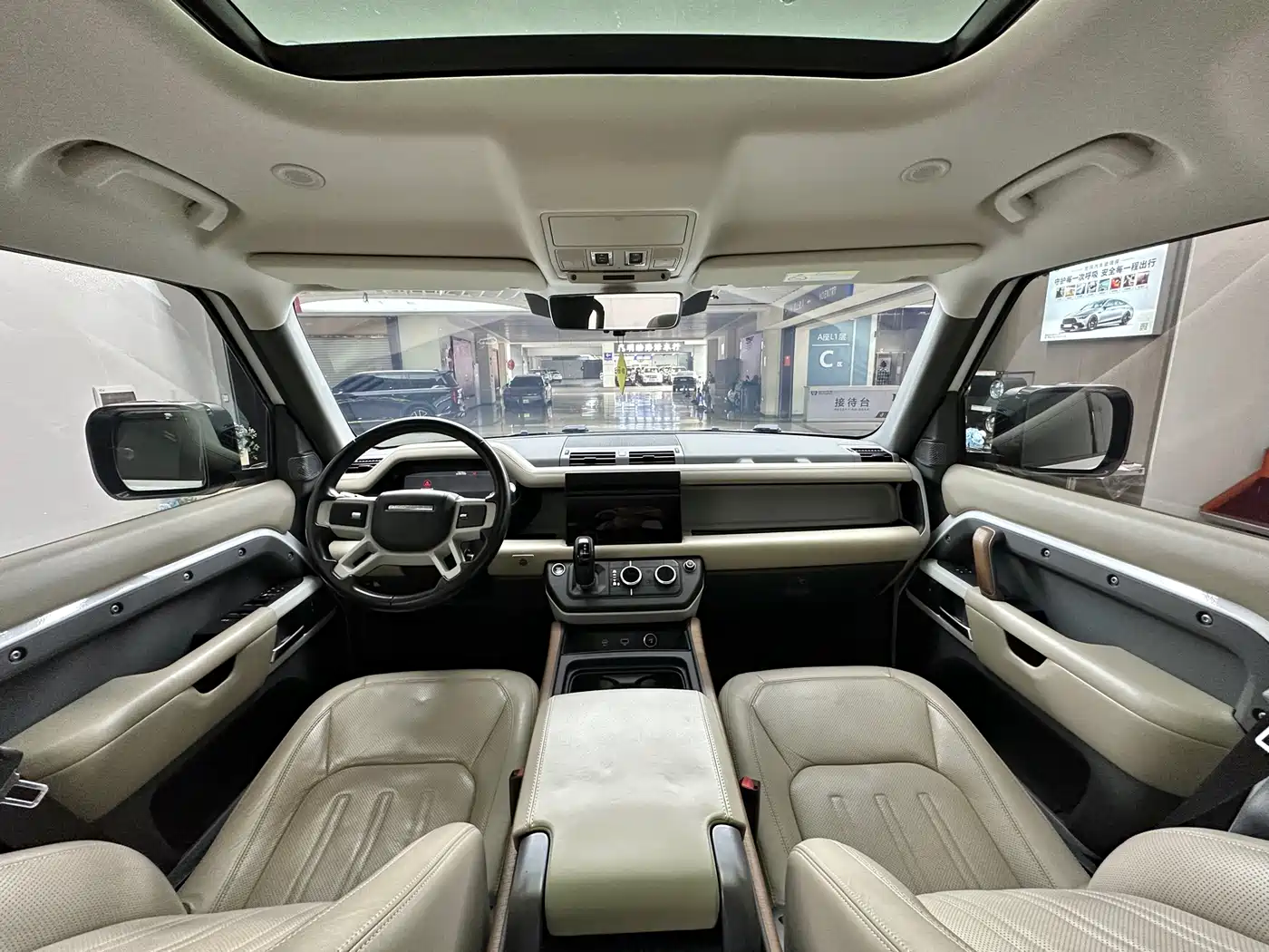 Land Rover Defender 2022 110 P400 Dark Special Edition фото 11