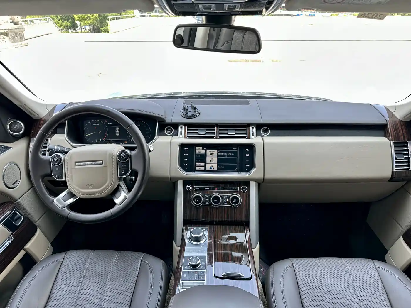 Land Rover Range Rover 2015 3.0 SC V6 Vogue SE Genesis Extended Edition фото 11