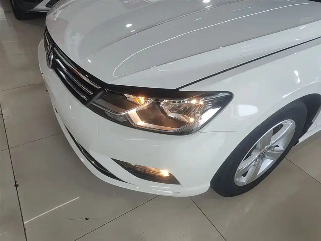 Volkswagen Lamando 2017 230TSI DSG Trend Edition фото 24
