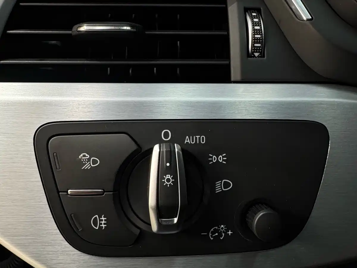 Audi A4L 2020 40 TFSI Fashion Dynamic Edition фото 13