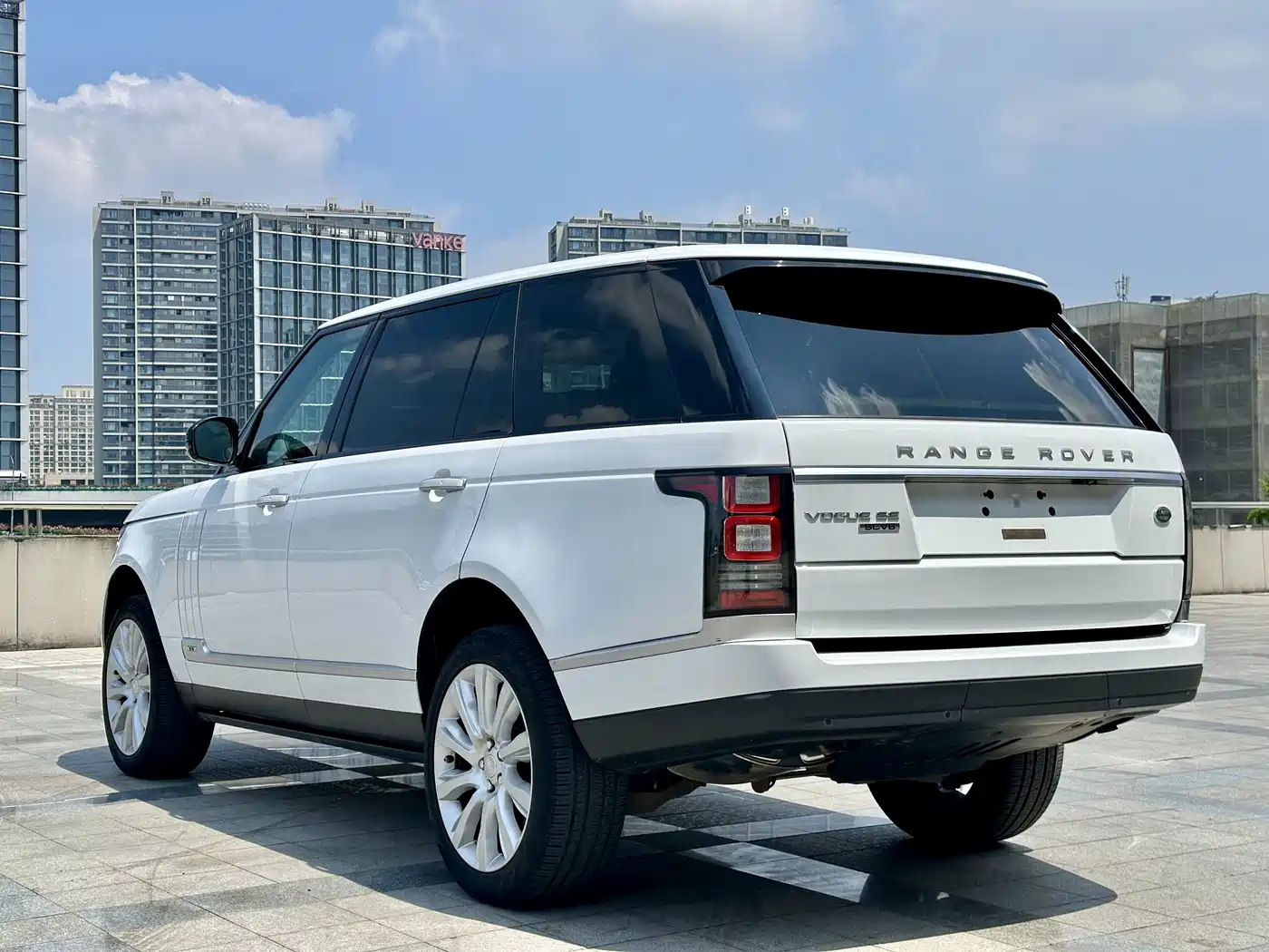 Land Rover Range Rover 2015 3.0 SC V6 Vogue SE Genesis Extended Edition фото 4