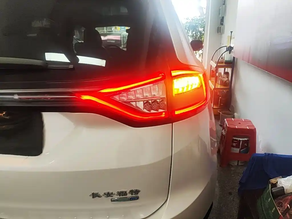 Фото 8 - Ford Edge