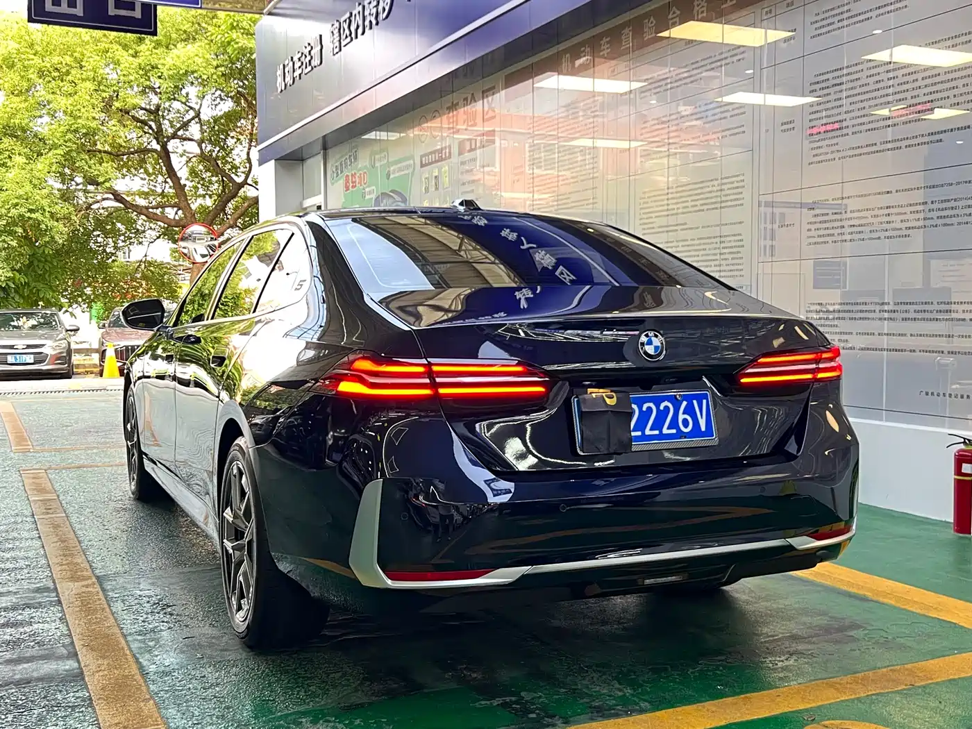 BMW 5-SERIES