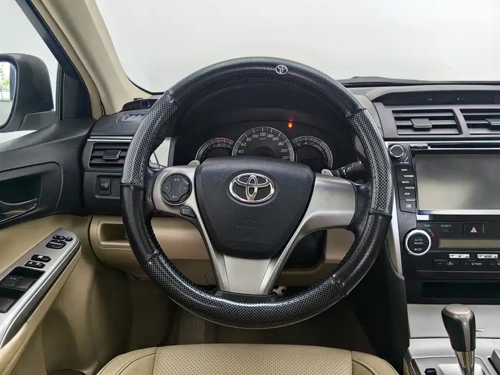 Фото 11 - Toyota Camry