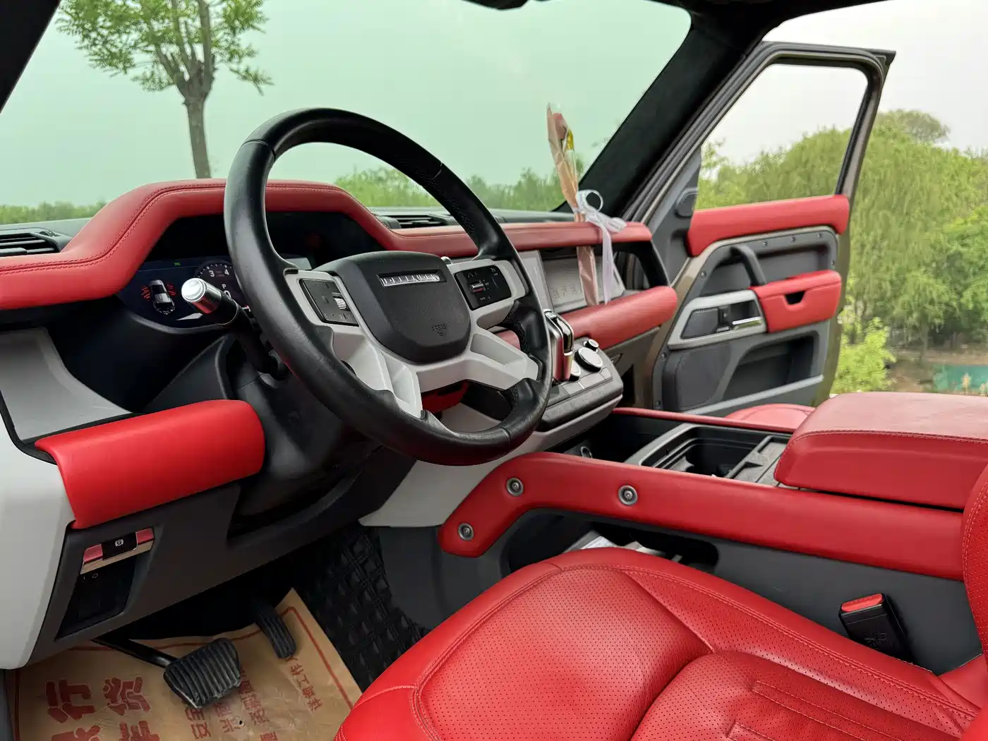 Land Rover Defender 2020 Model 110 P400 SE фото 16