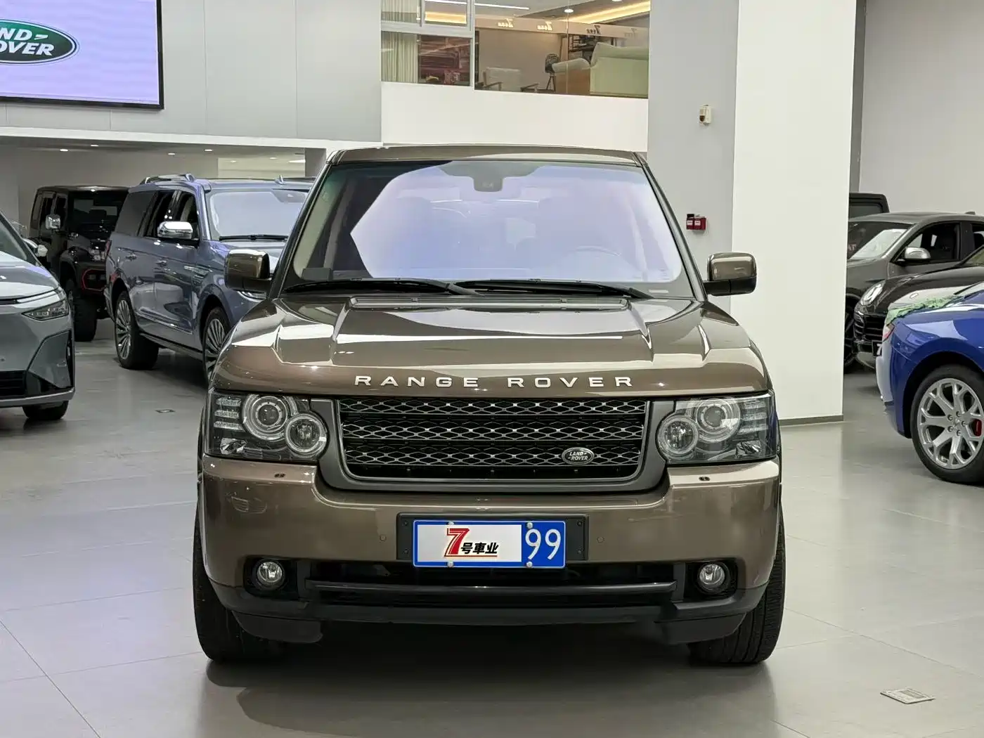 Land Rover Range Rover 2011 5.0 NA V8 HSE фото 2