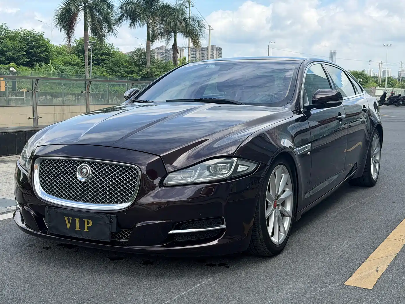 Фото 3 - Jaguar XJ