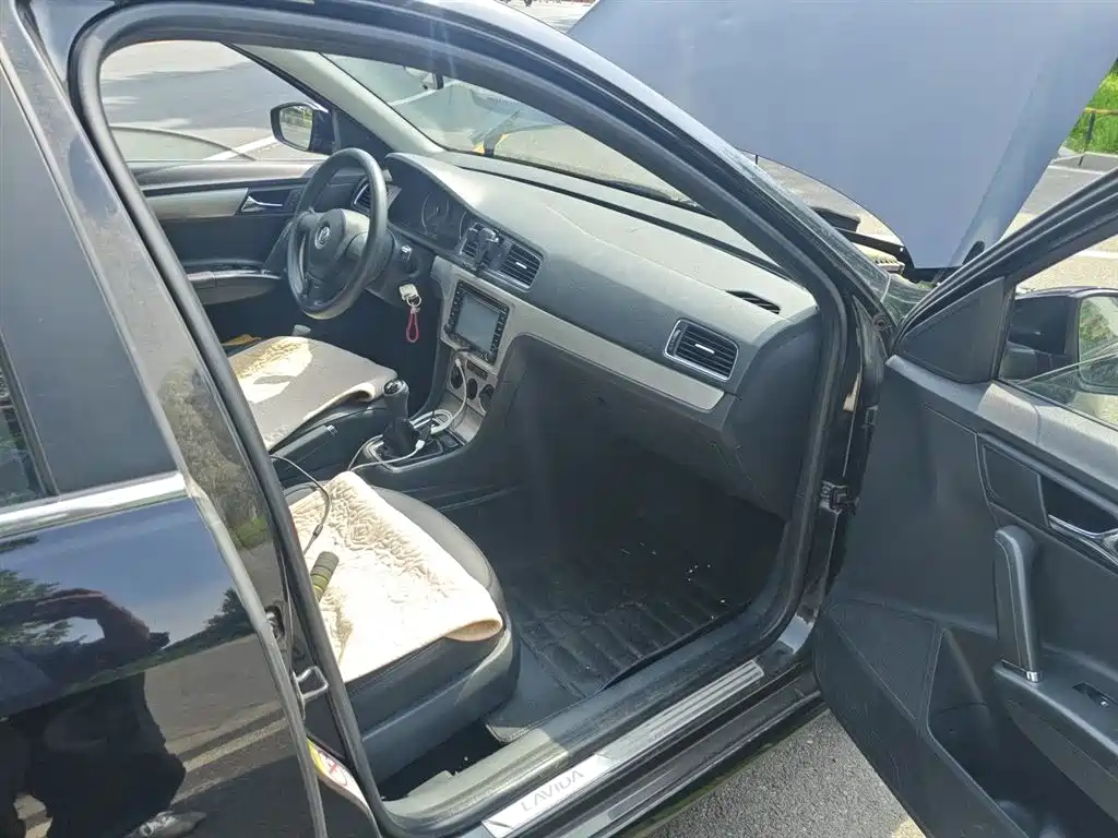 Volkswagen Lavida 2013 1.6L Manual Comfort Edition фото 20