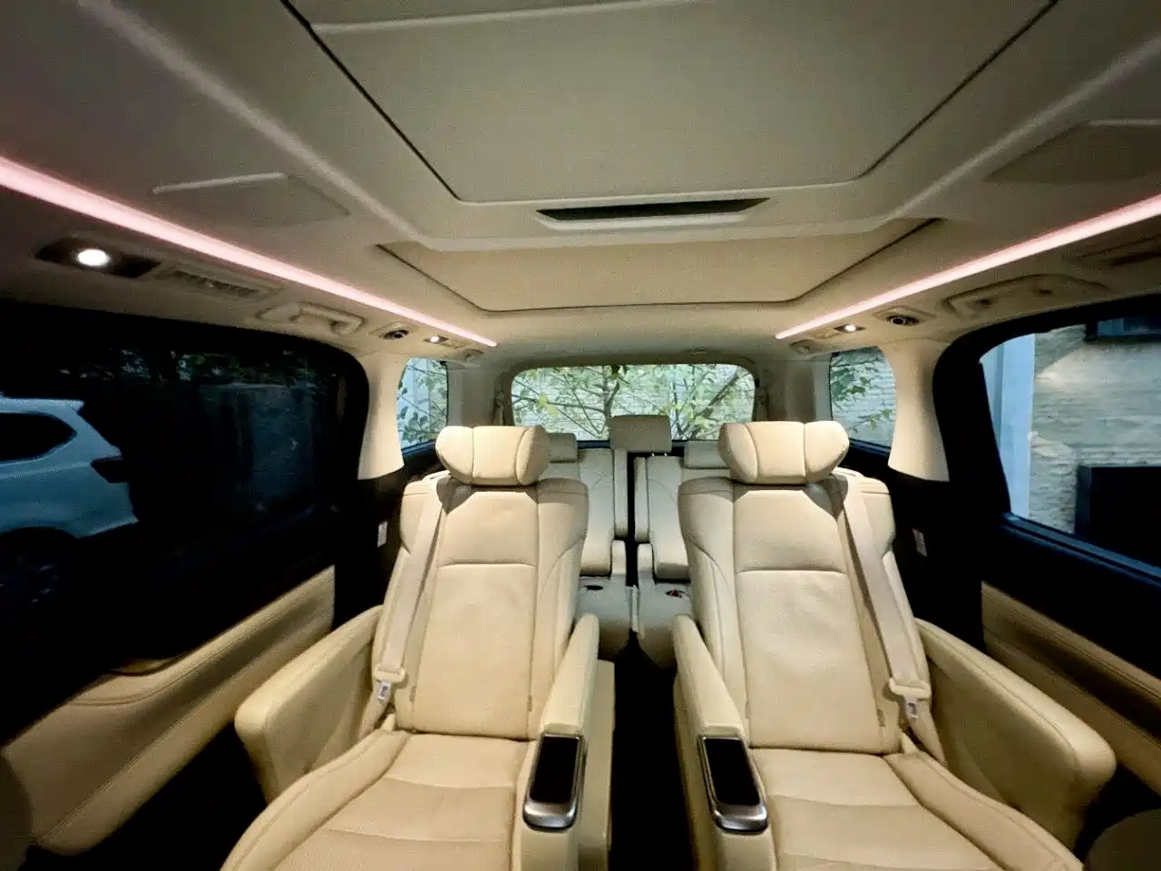 Toyota Alphard 2021 Hybrid 2.5L Luxury фото 6