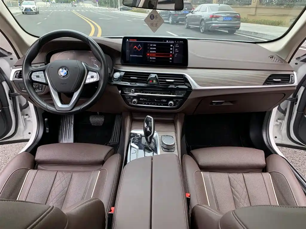 BMW 5 Series 2022 Model Third Facelift 530Li Premium M Sport Package фото 10