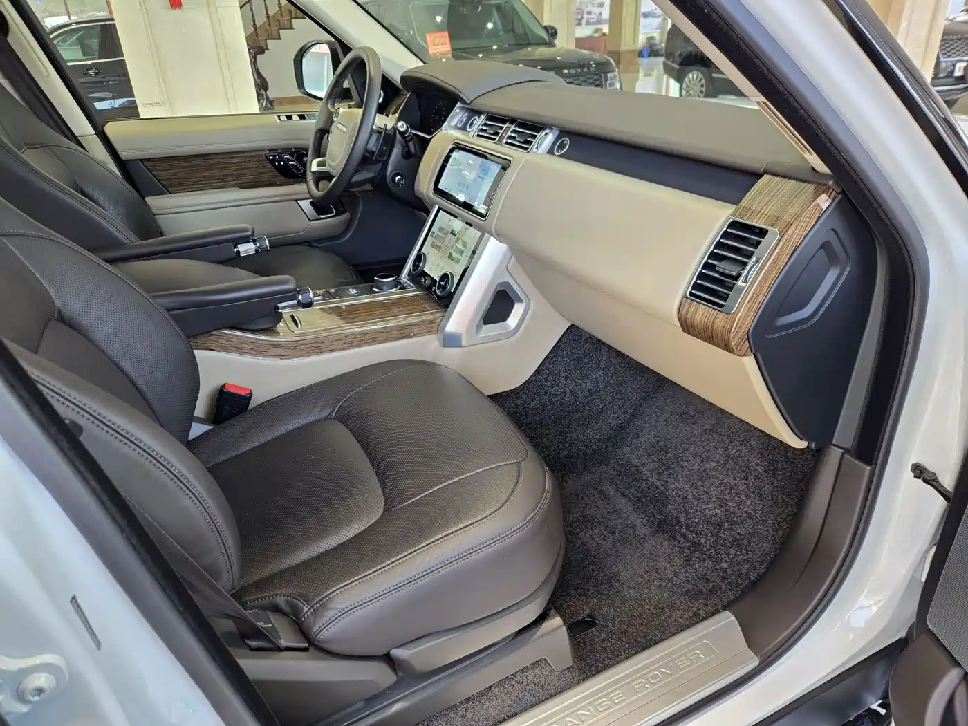 Land Rover Range Rover 2019 3.0 SCV6 Heritage Edition фото 13