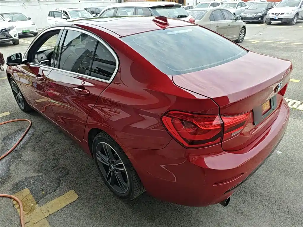 BMW 1 Series 2018 118i Sport Edition фото 5