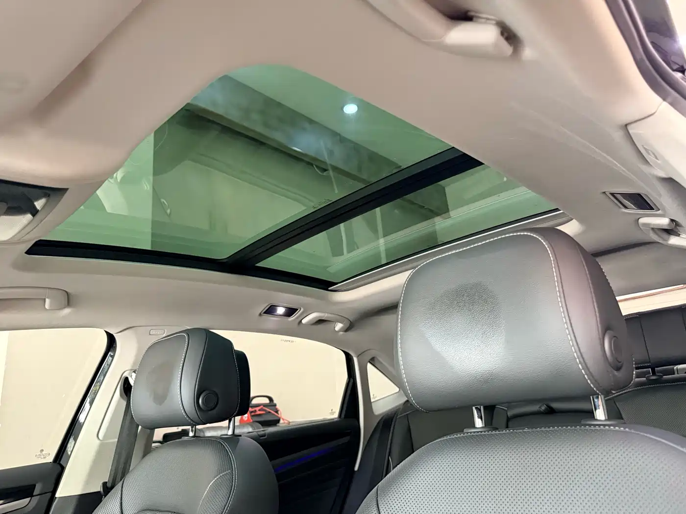 Volkswagen Passat 2023 330TSI Luxury Edition фото 12