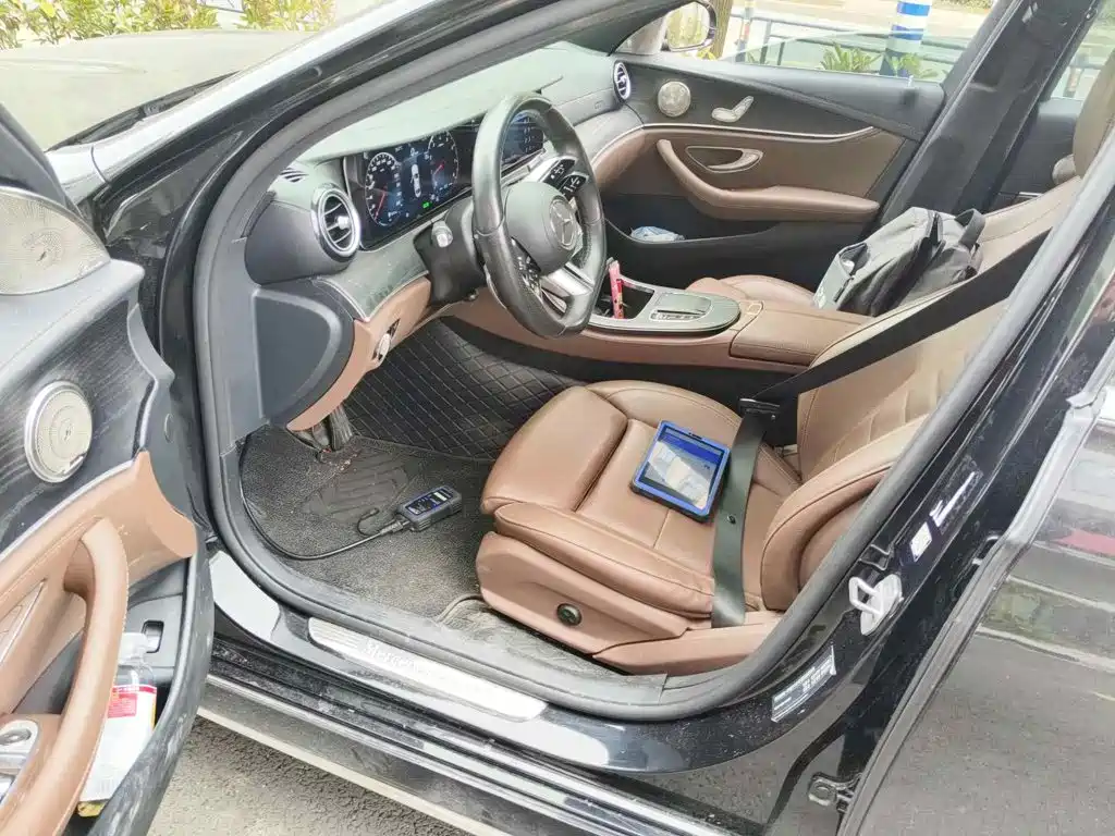 صورة 8 - Mercedes-Benz E-Class
