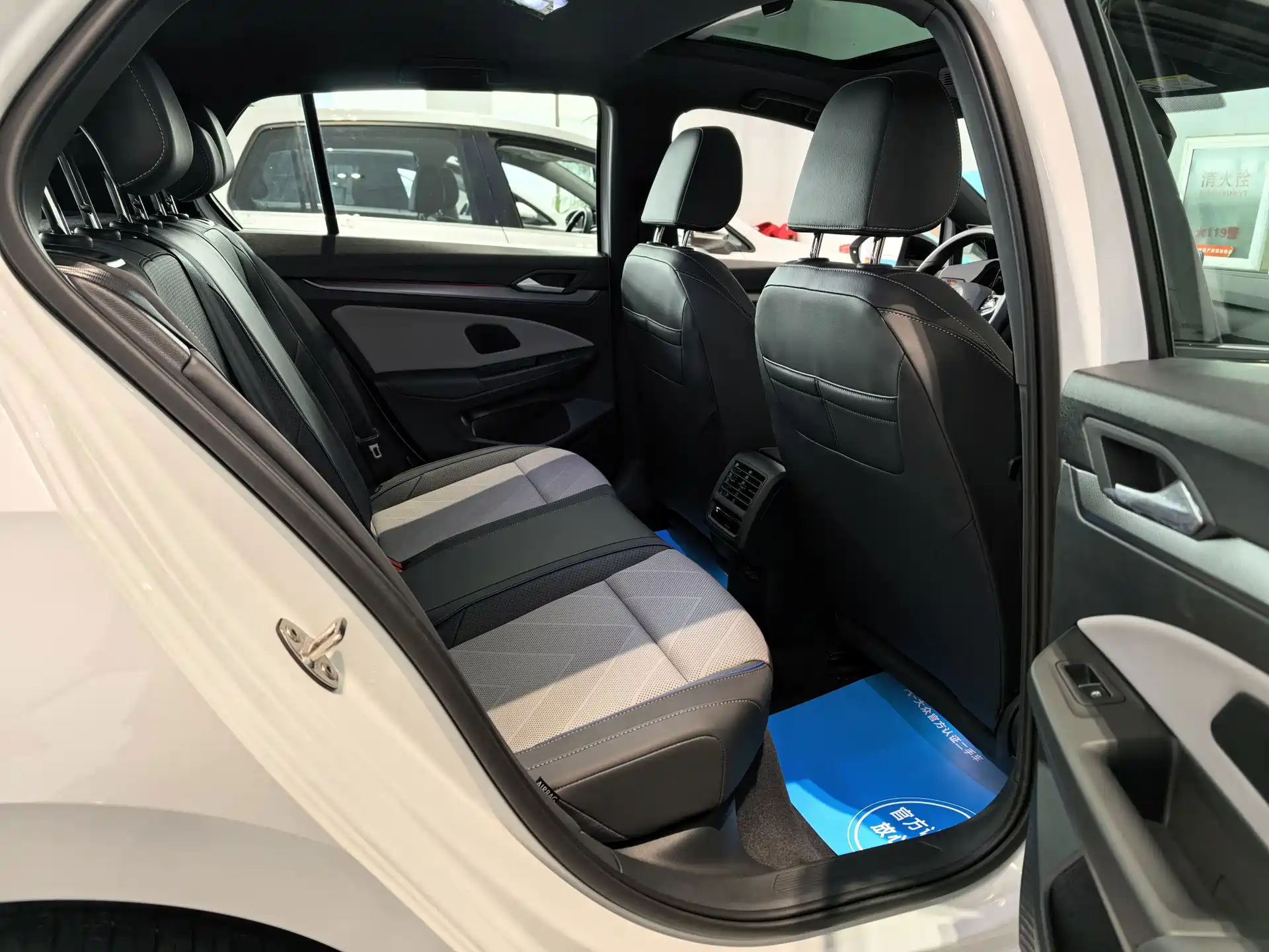 Фото 9 - Volkswagen Golf