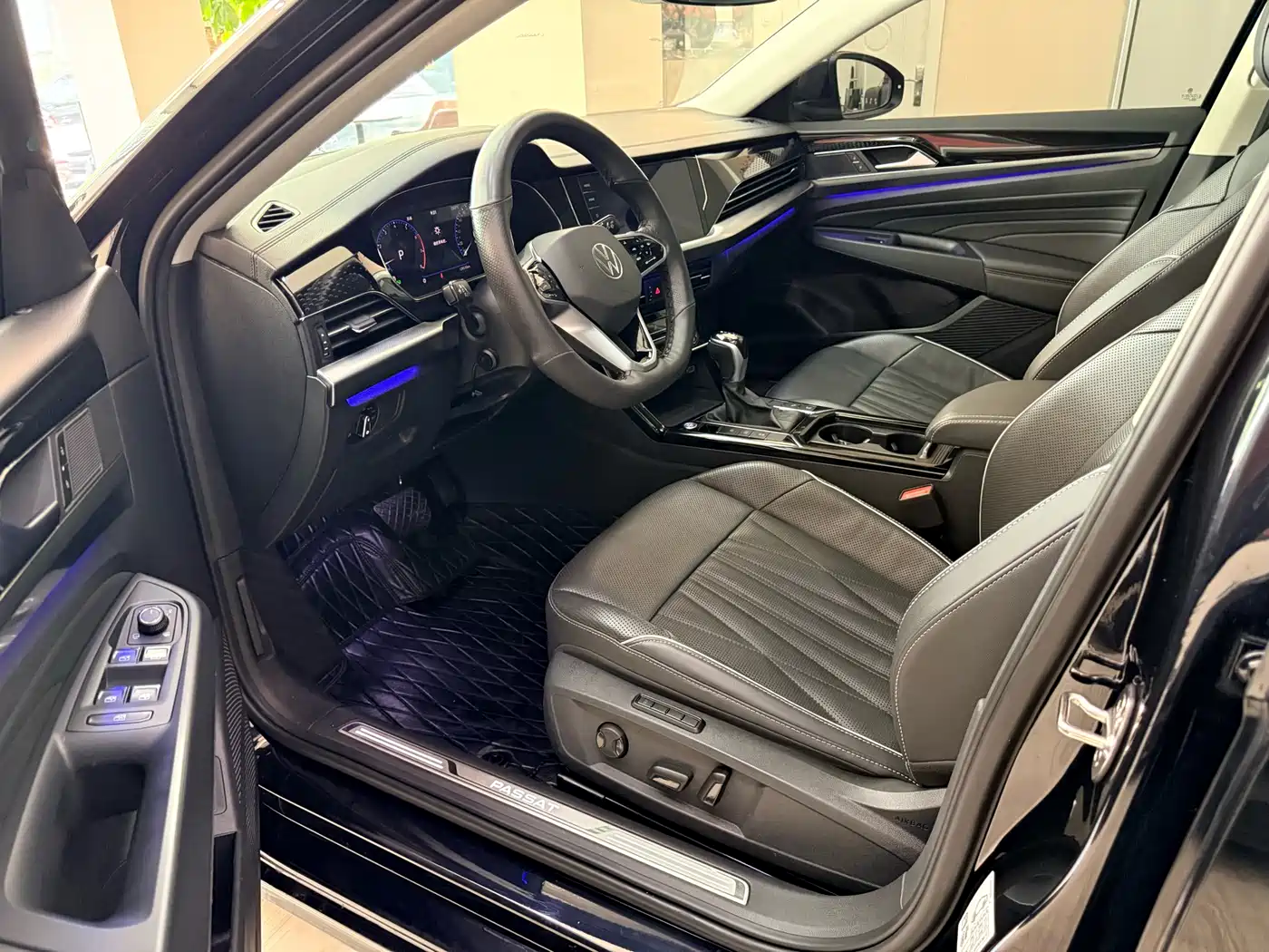 Volkswagen Passat 2023 330TSI Luxury Edition фото 8