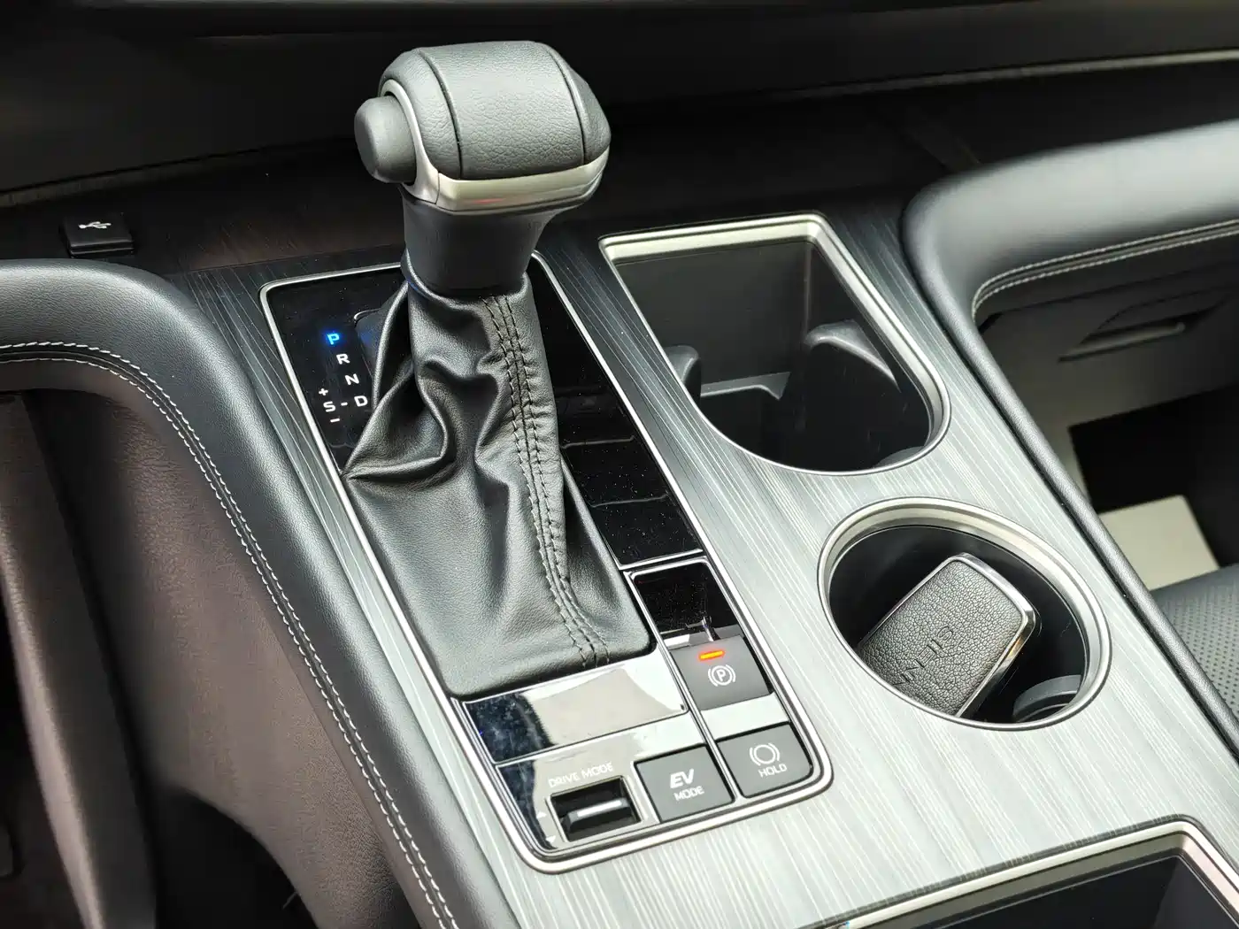 Toyota Sienna 2024 2.5L Hybrid Premium Edition фото 15