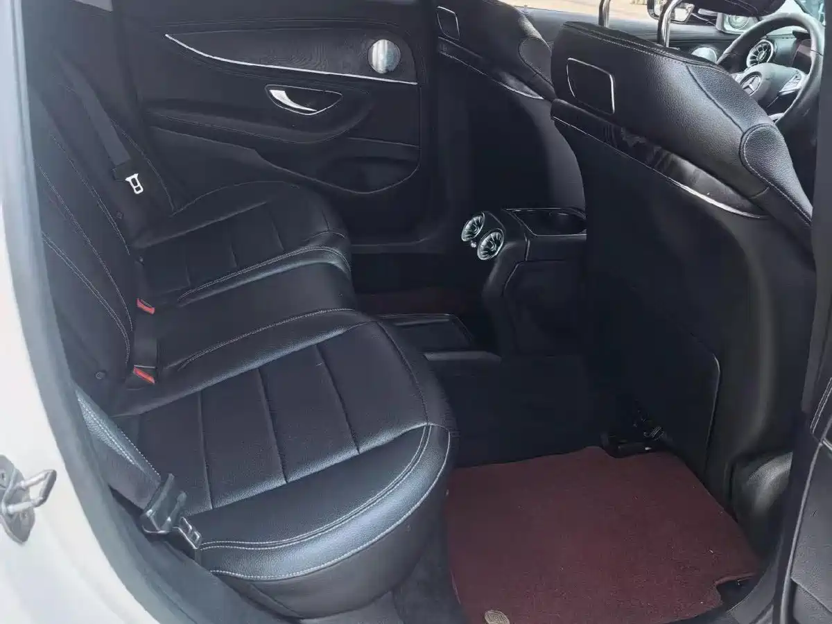 Фото 5 - Mercedes-Benz E-Class