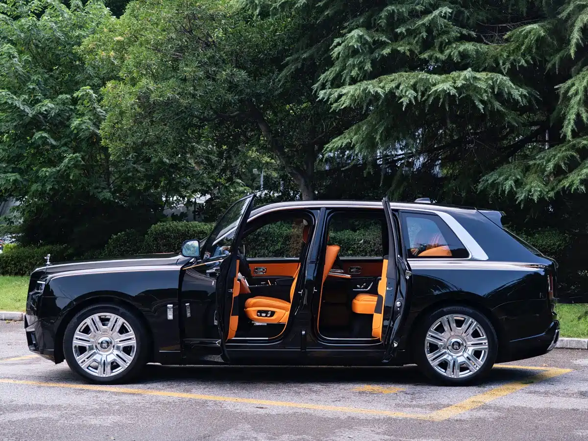 Rolls-Royce Cullinan 2026 2024 4-Seater