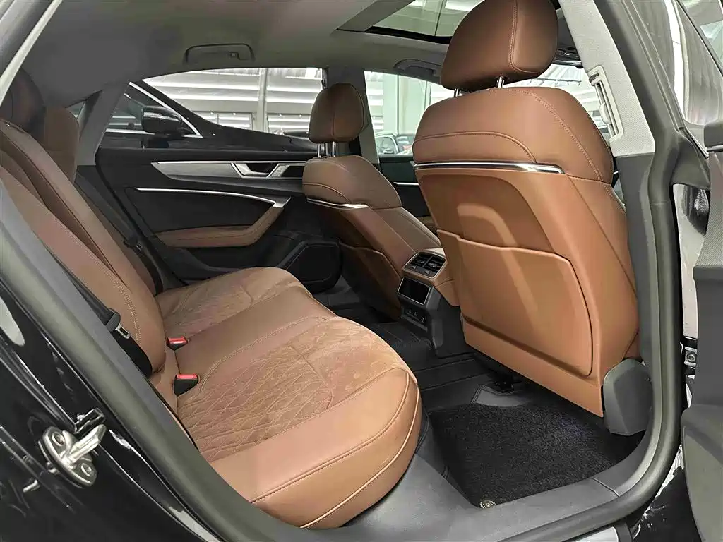 Audi A7L 2025 Model Year 45 TFSI quattro Premium фото 15