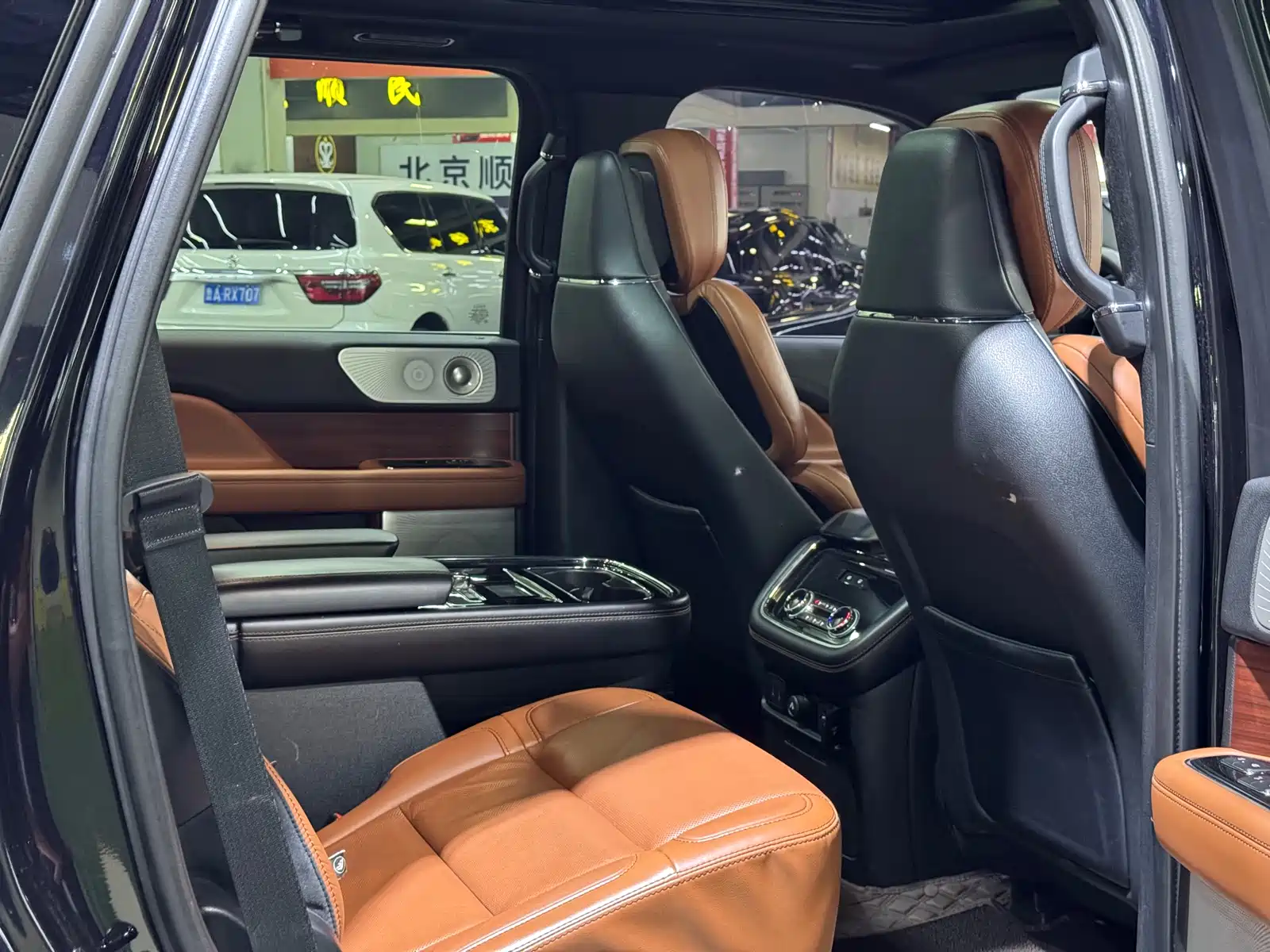Фото 10 - Lincoln Navigator