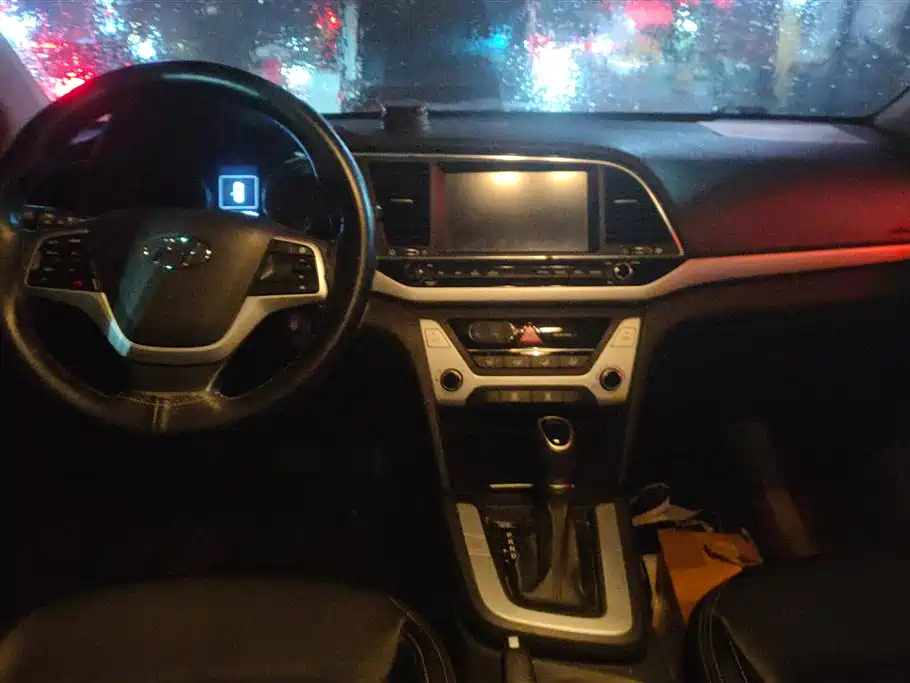Hyundai Elantra 2016 Model 1.6L Automatic Smart Elite фото 12