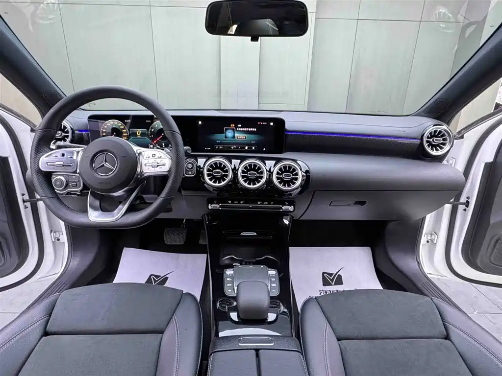 Mercedes-Benz A-Class 2022 A 200 L Sport Sedan Style фото 10