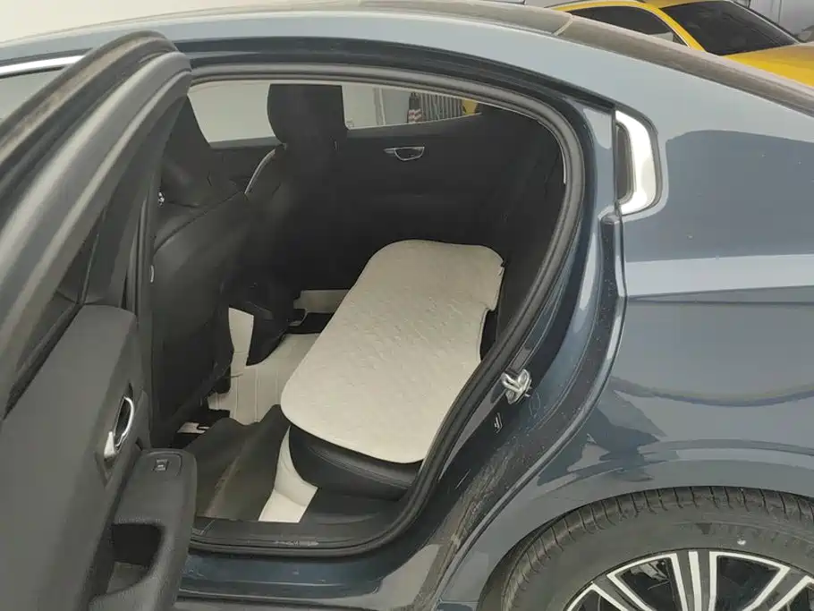 Фото 11 - Volvo S60