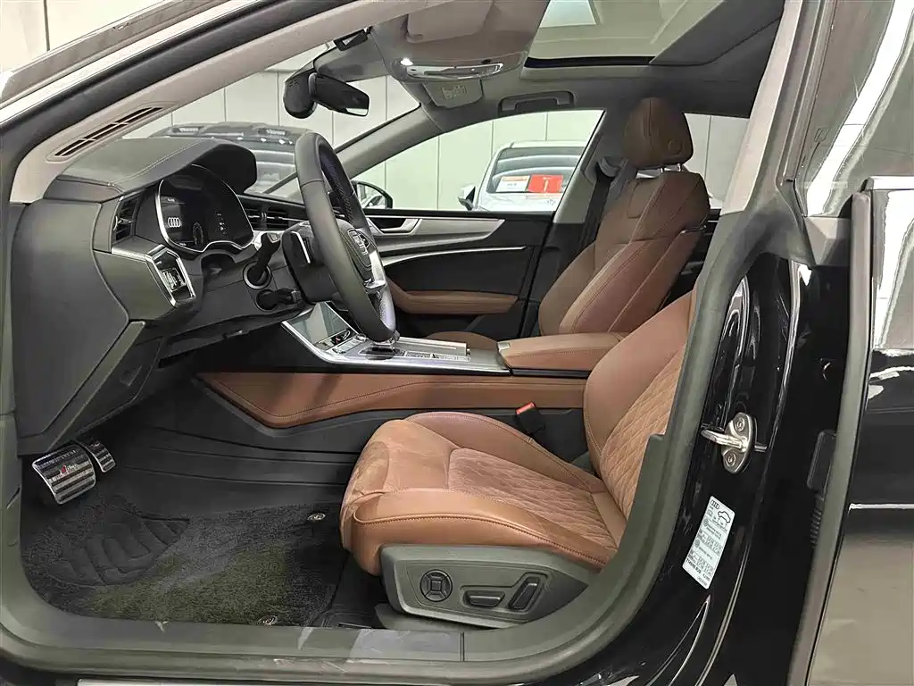 Audi A7L 2025 Model Year 45 TFSI quattro Premium фото 6