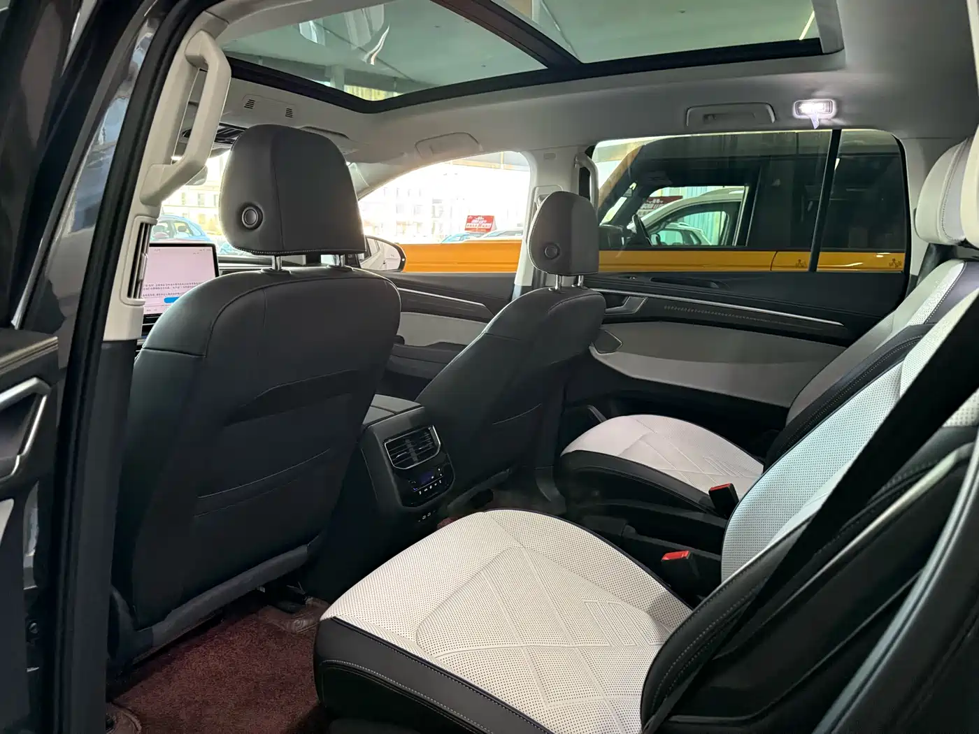Volkswagen Talagon 2025 450TSI R-Line 6-Seater фото 7