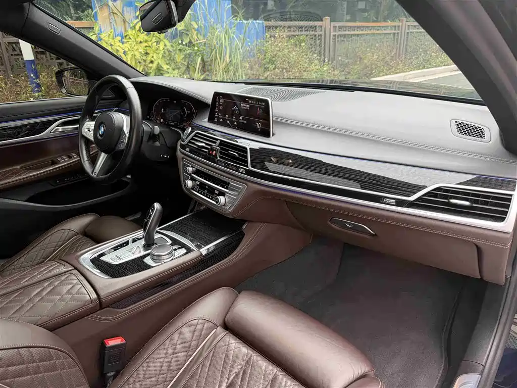 BMW 7 SERIES