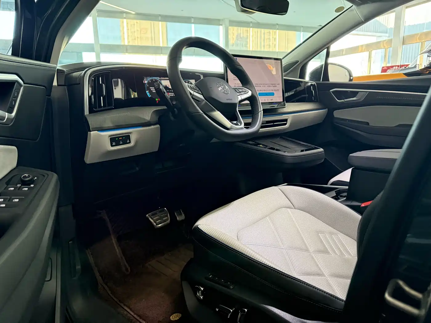 Volkswagen Talagon 2025 450TSI R-Line 6-Seater фото 8