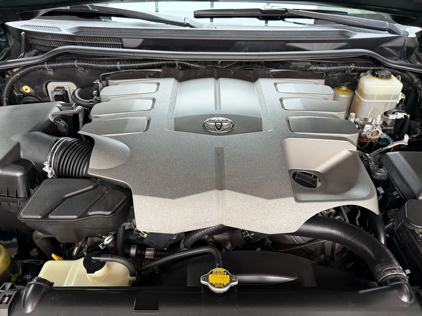 Toyota Land Cruiser 2012 4.6L Automatic VX-R фото 51