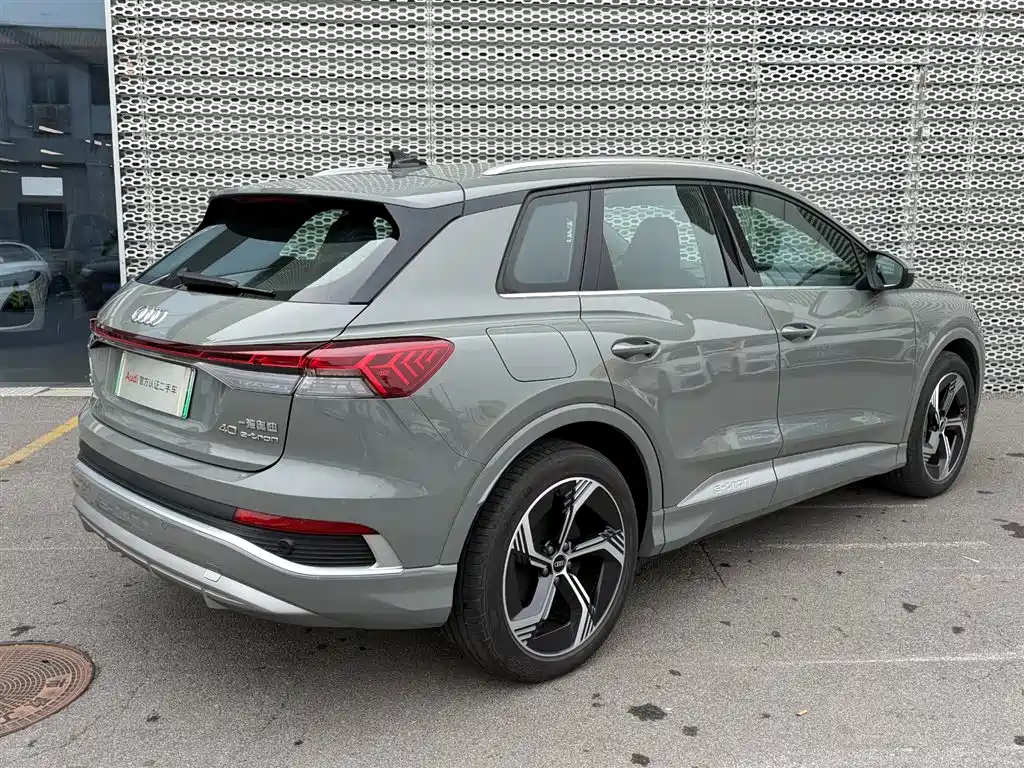 AUDI Q4 E TRON