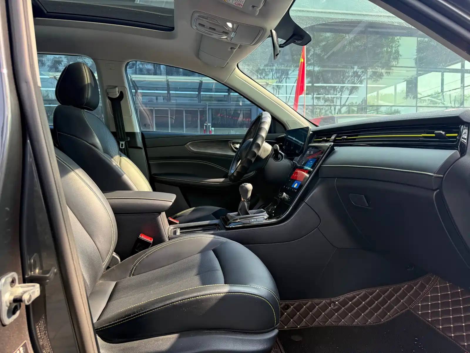 Фото 20 - Roewe RX5
