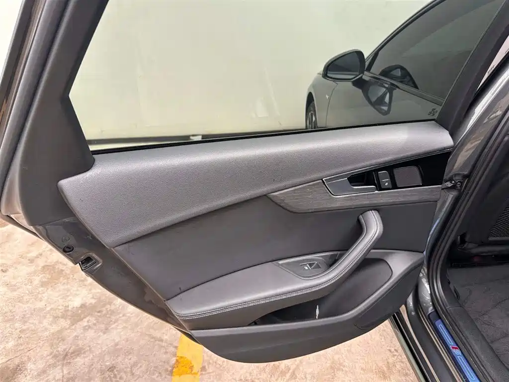 Audi A4L 2023 40 TFSI Luxury Sport фото 21