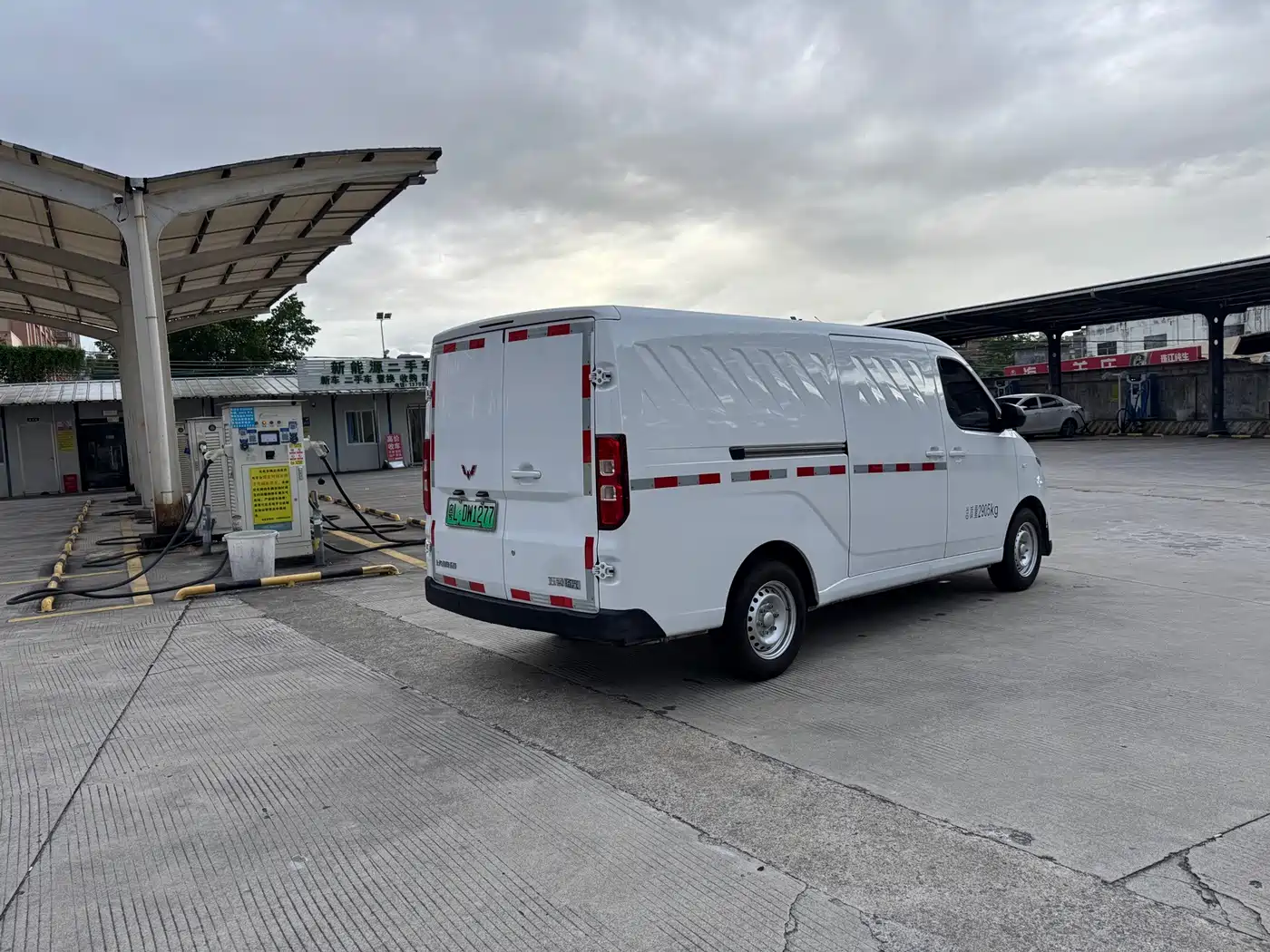 Wuling Motors Wuling Yangguang 2026 2024 Model 300km Comfort Enclosed Window Version 75kW