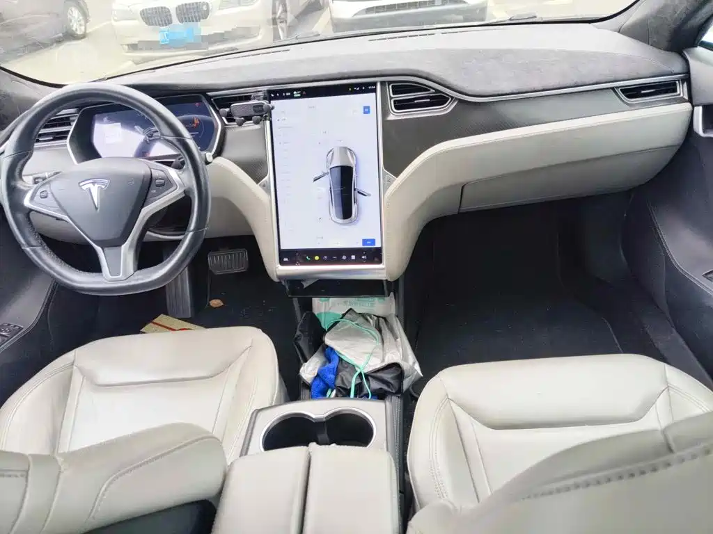 Фото 12 - Tesla Model S