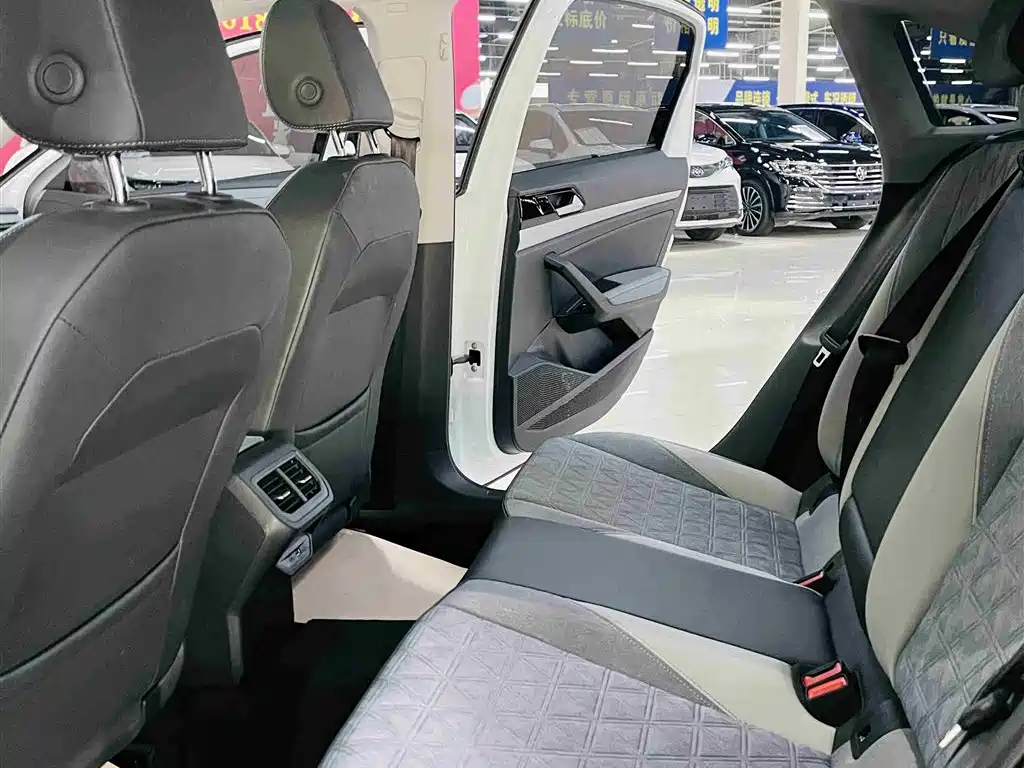 Volkswagen Lavida 2024 Model 1.5L Automatic 5 Million Edition фото 8