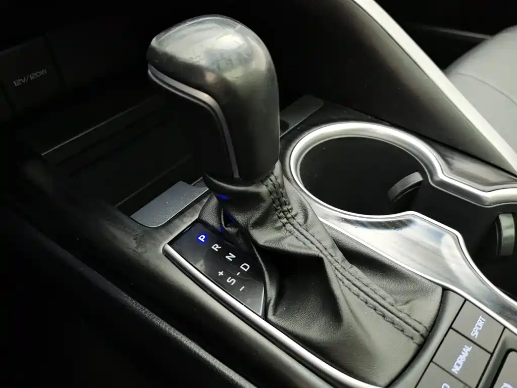 Toyota Camry 2021 2.5G Luxury Edition фото 13
