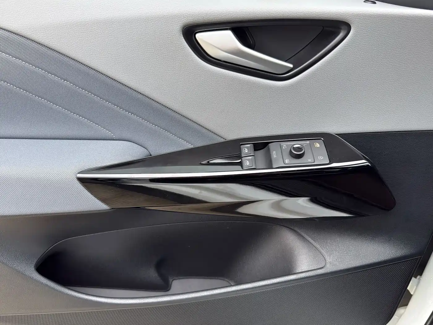 Volkswagen ID.3 2025 Facelift Smart Outstanding Edition фото 8