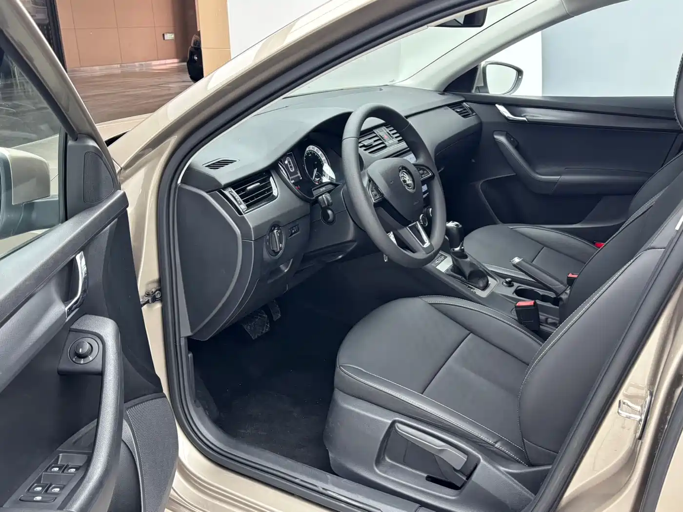 Škoda Octavia 2022 1.5L Automatic Comfort Edition фото 10