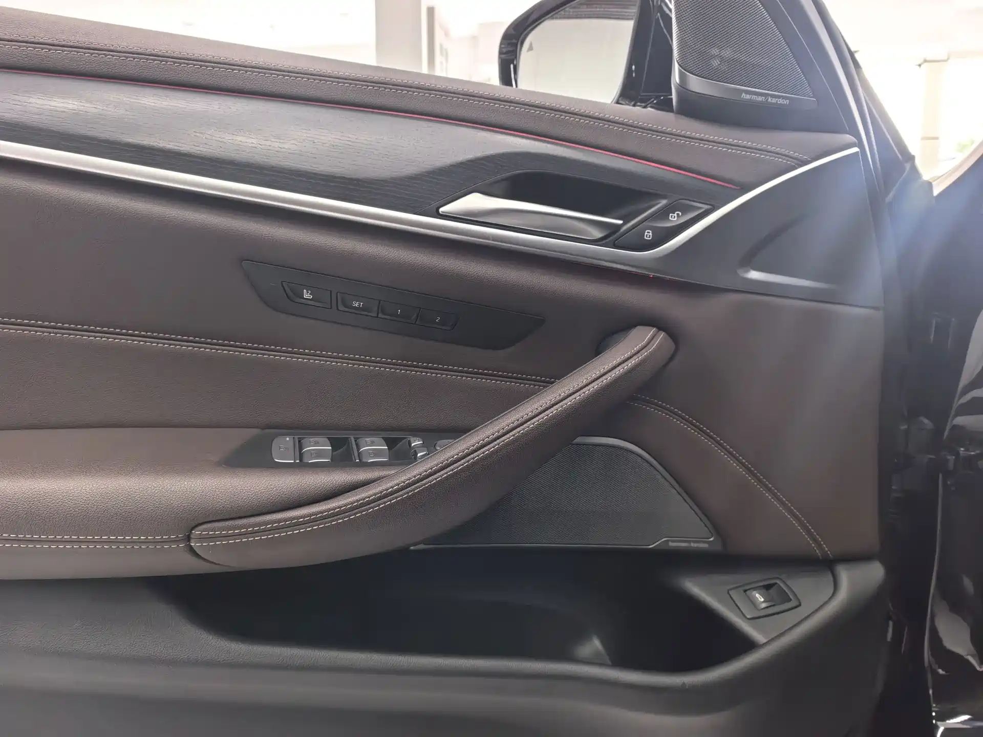 Photo 5 - BMW 5 Series