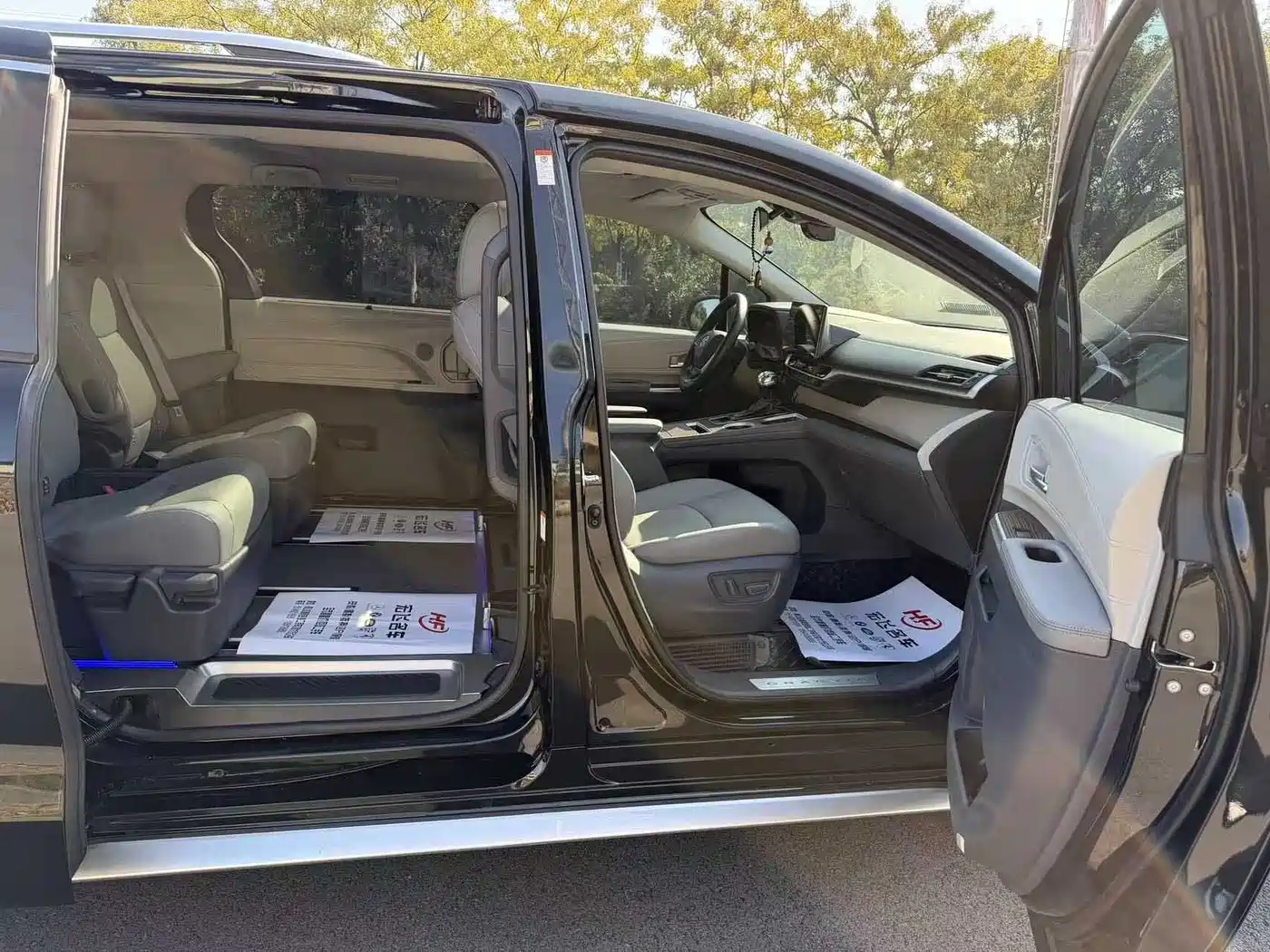 Toyota Granvia 2023 2.5L Hybrid Prestige PLUS Edition фото 18