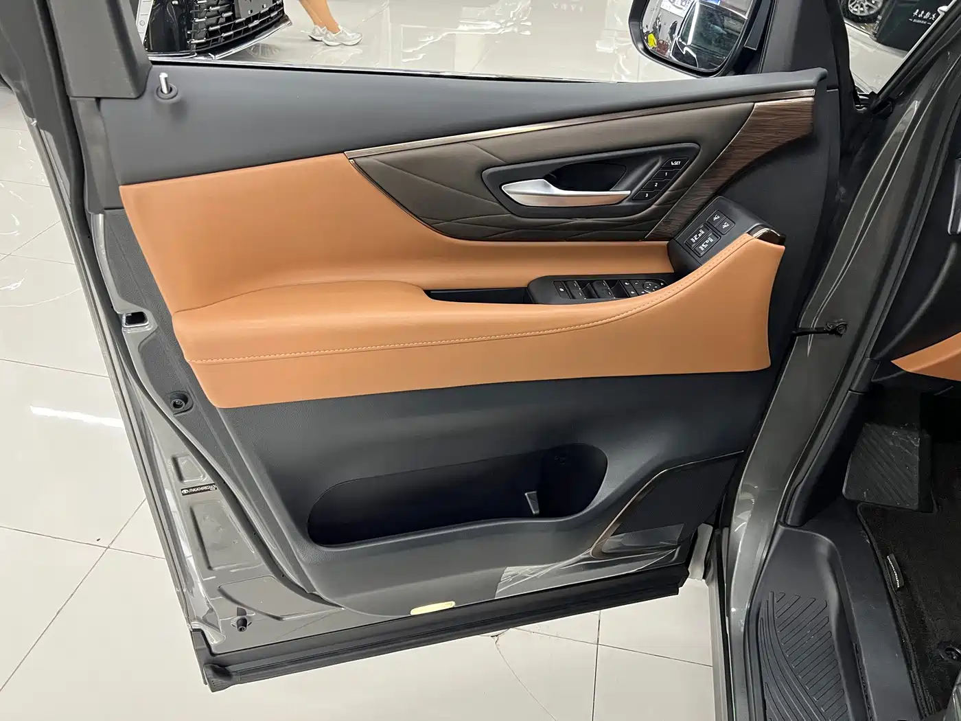 Toyota Vellfire 2026 2024 Crown Hybrid 2.5L Executive Premium Edition